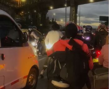 Caos en Suba por emergencia en un puente.