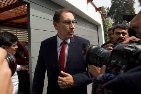 Presidente de Perú anuncia referéndum para "legitimar" reforma judicial