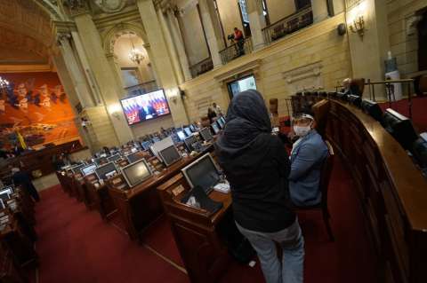 Congreso pide a Minsalud comisión para estudiar riesgos de sesiones presenciales