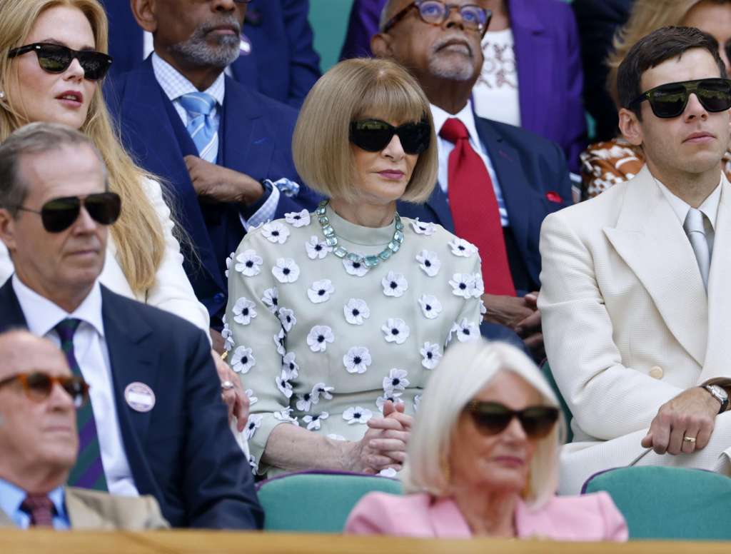Wimbledon (United Kingdom), 13/07/2025.- Former Vogue editor-in-chief Anna Wintour watches the Women's Doubles finals match at the Wimbledon Championships, Wimbledon, Britain, 13 July 2025. (Tenis, Reino Unido) EFE/EPA/TOLGA AKMEN EDITORIAL USE ONLY EDITORIAL USE ONLY