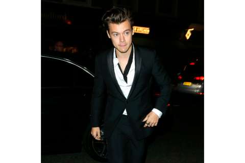 Problemas rodean a Harry Styles en su debut como solista