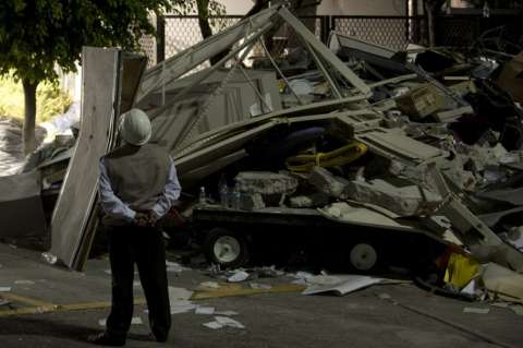 Asciende a 25 la cifra de muertos tras explosión en edificio de México