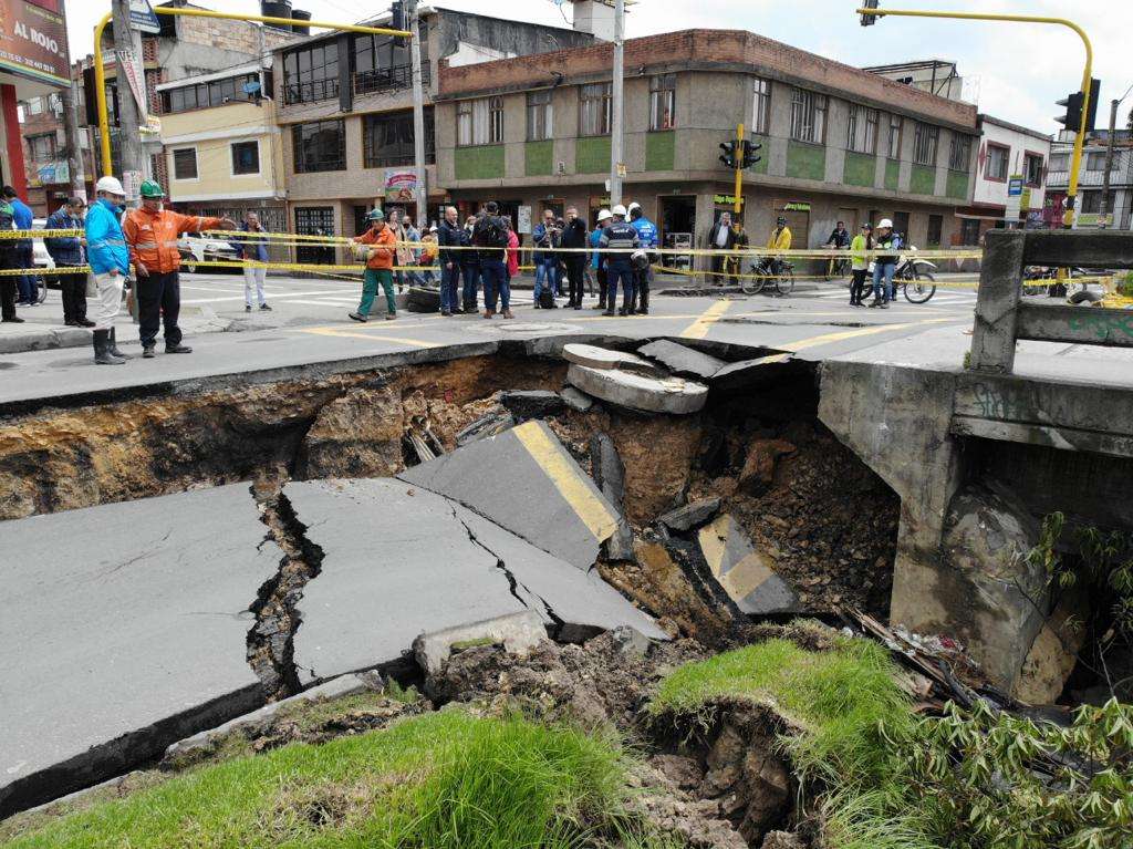 Las precipitaciones causaron la pérdida del talud de la Calle 3 en sentido occidente-oriente.