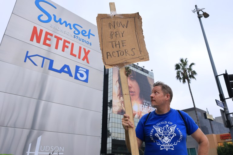 Los premios del Sindicato de Guionistas de EE.UU., aplazados por las huelgas de Hollywood