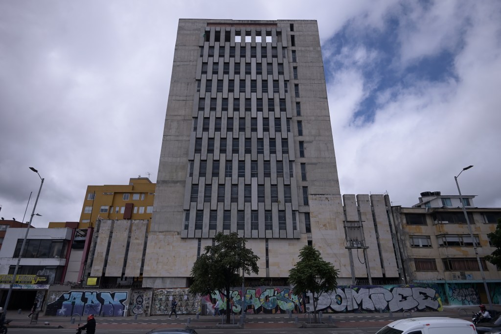 Edificio que sería usado cono nueva sede de la alcaldía de Teusaquillo, tiene un retraso y una inversión superior a 32.000 millones de pesos. "Elefante blanco"