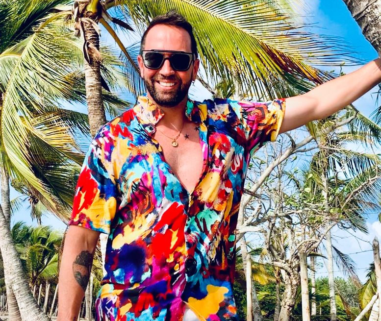 Lucas Arnau es un artista colombiano.
