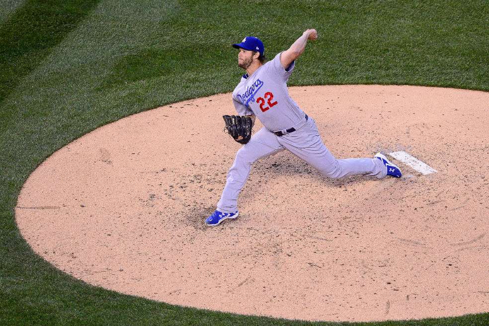 Clayton Kershaw es el pelotero mejor pago anualmente en las Grandes Ligas. / AFP