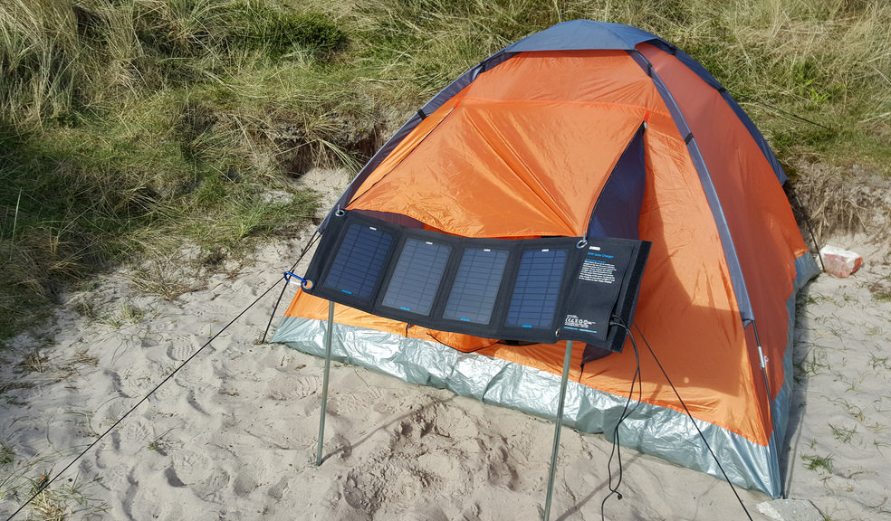 La carpa que inventaron las estudiantes tendrá un pequeño panel en su interior para recibir la energía del sol. / Mikka Luster