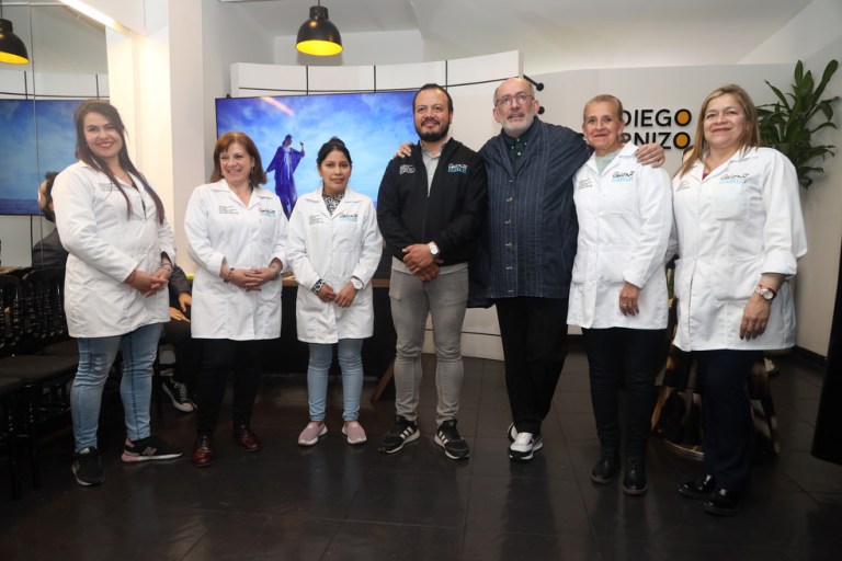 Diego Guarnizo y equipo de trabajo