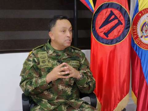 "Las Fuerzas Militares no se deben reducir": general César Augusto Parra
