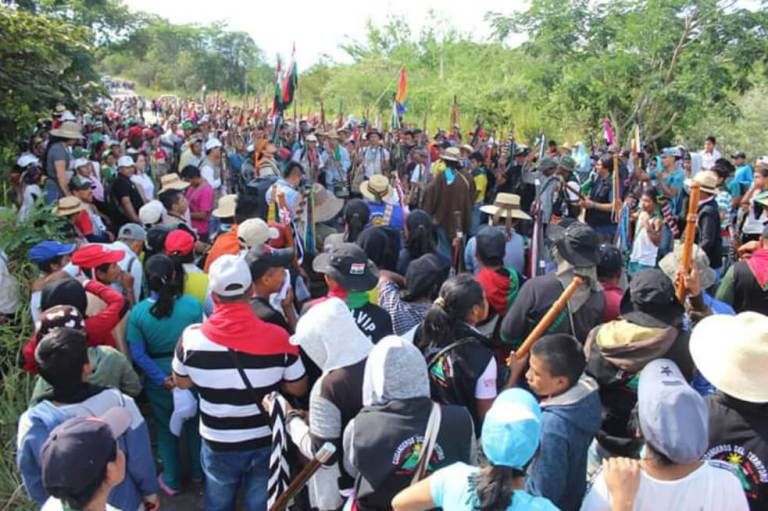 Indígenas bloquean vía Panamericana y exigen presencia del presidente Duque en Cauca