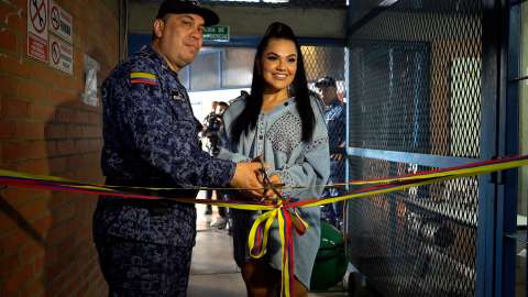 Zamarith Mendoza ayuda a confeccionar el futuro a personas privadas de la libertad