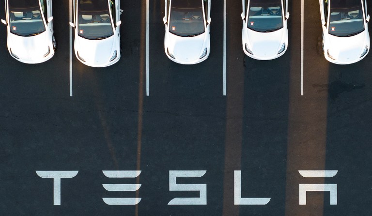 Samsung fabricará chips de IA para Tesla bajo un acuerdo millonario