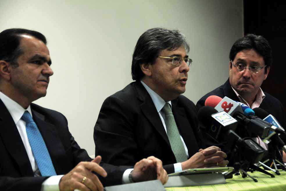Los precandidatos del movimiento Uribe Centro Democrático, Francisco Santos, Carlos Holmes y Óscar Iván Zuluaga.