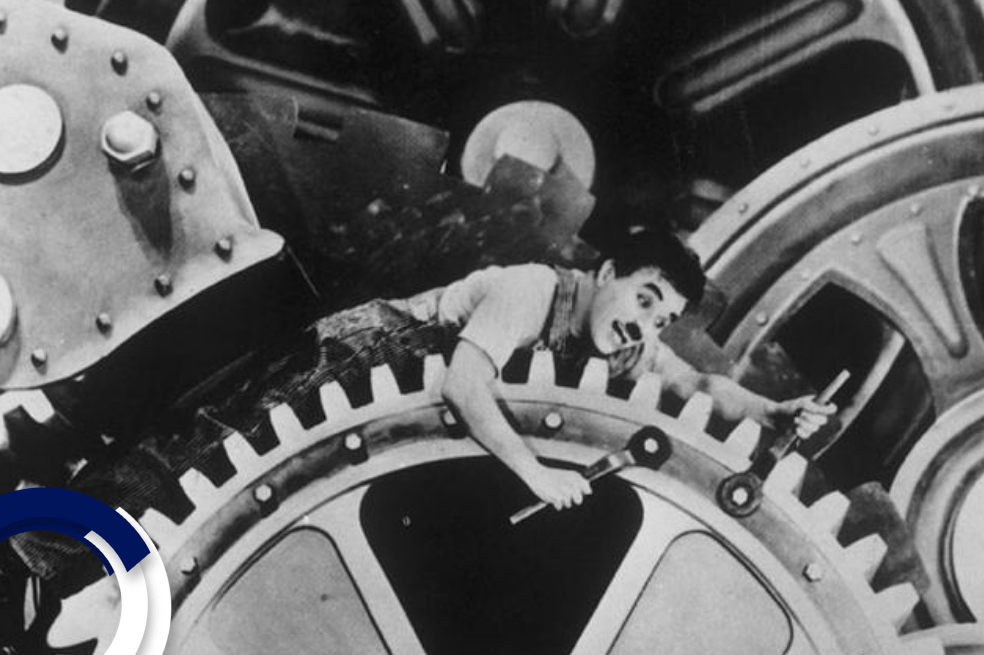 Charles Chaplin en una de las escenas de la película Tiempos modernos, un canto a la rebelión.