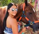Ella era Angélica Zambrano, hija de famoso coleador, que murió al caer de caballo