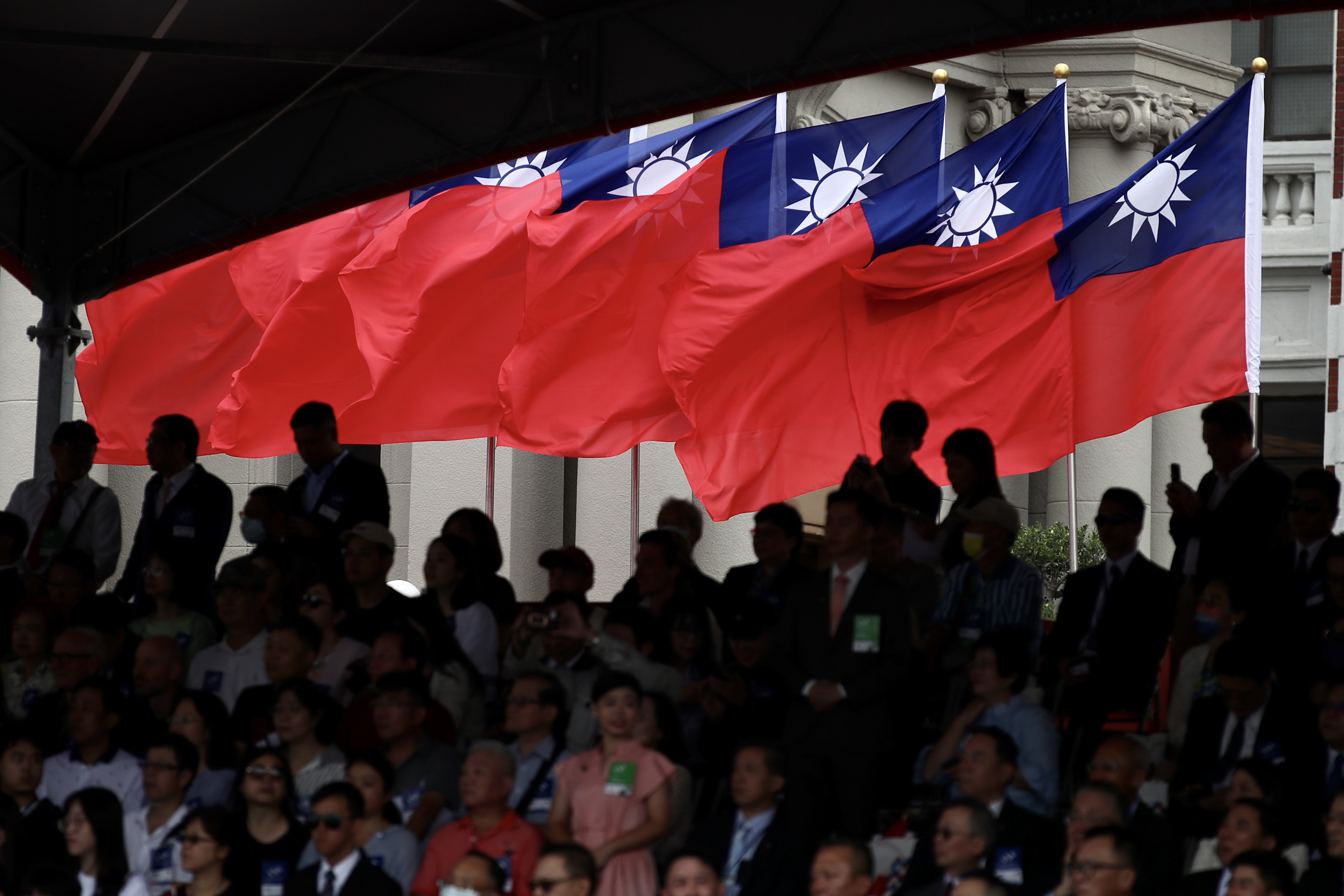 Taipei (Taiwan), 10/10/2023.- Flags of Taiwan are seen blowing in the wind during the Taiwan National Day celebrations in Taipei, Taiwan, 10 October 2023. During the speech of President Tsai Ing-wen, she expressed her gratitude for Taiwan's trust in her for the two terms as the island nation's president and believes that Taiwan will continue to become a democratic country. EFE/EPA/RITCHIE B. TONGO