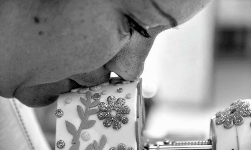 La máquina de coser de Carmen Ibáñez es uno de los objetos que hacen parte de la exposición en la biblioteca de la Universidad Externado. / Fotos: Cortesía Juanita Eslava
