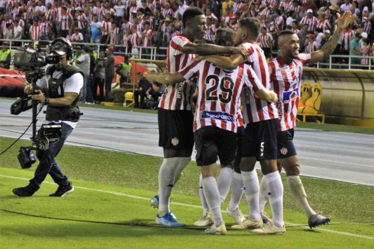 De la mano de sus estrellas Júnior superó 2-0 a Equidad