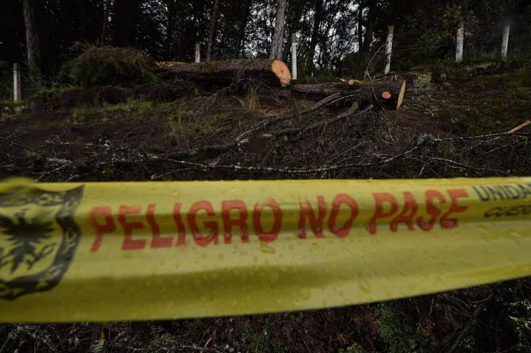 Una cinta de peligro no pase
