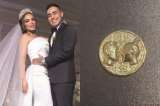Valdiri y Saruma: Este es el verdadero significado de la moneda de oro en su boda