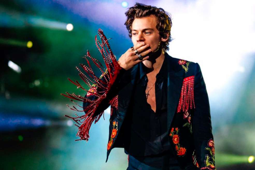 Su forma de vestir en los eventos y conciertos siempre dice mucho sobre quién es, su música y cómo se identifica el artista