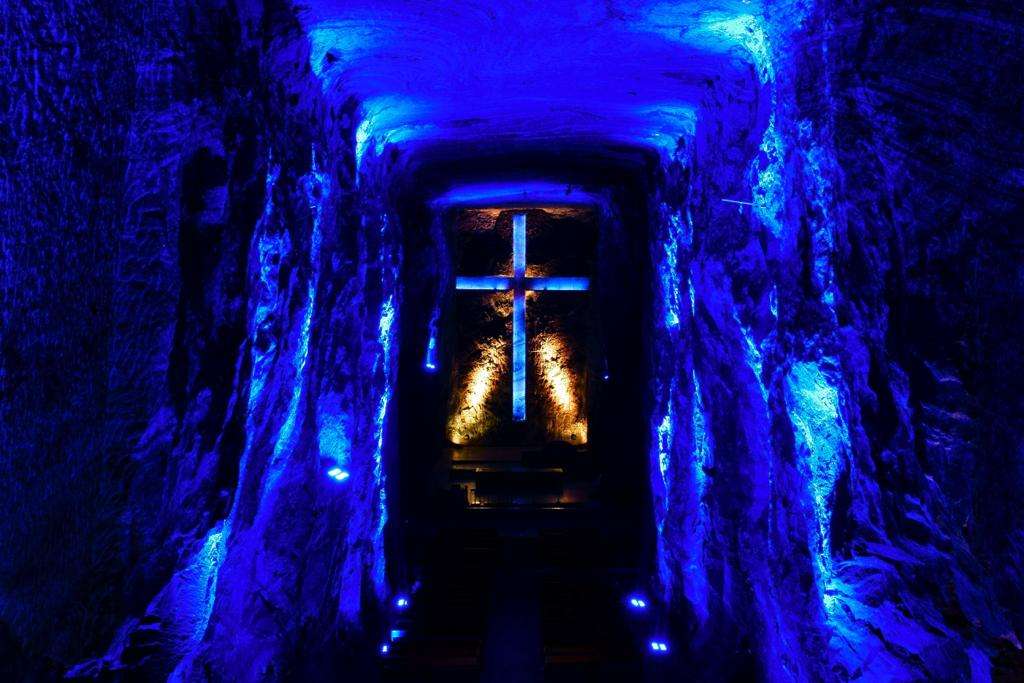 La Catedral de Sal de Zipaquirá fue construida por Roswell Garavito Pearl, en los años noventa.