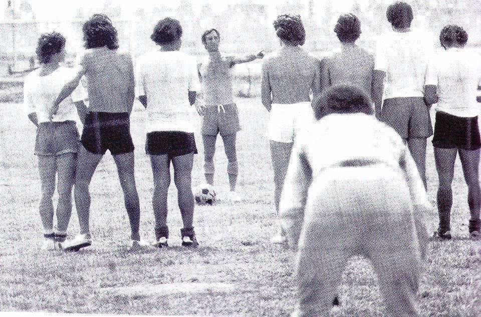 Carlos Salvador Bilardo durante un entrenamiento.