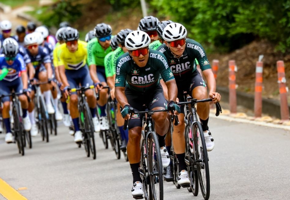 Ciclismo indígena en el podio: el CRIC y Leison Maca hacen historia en el Clásico