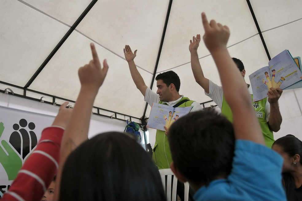 Niños hasta los 17 años de edad participan de las jornadas con las que se da a conocer el libro ‘Déjala Volar’ en las diferentes localidades de Bogotá. / Gustavo Torrijos