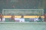 Video: el insólito penalti que se pateó en medio de la nieve