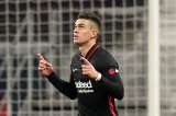 Video: Rafael Santos Borré anotó doblete en increíble derrota de Frankfurt
