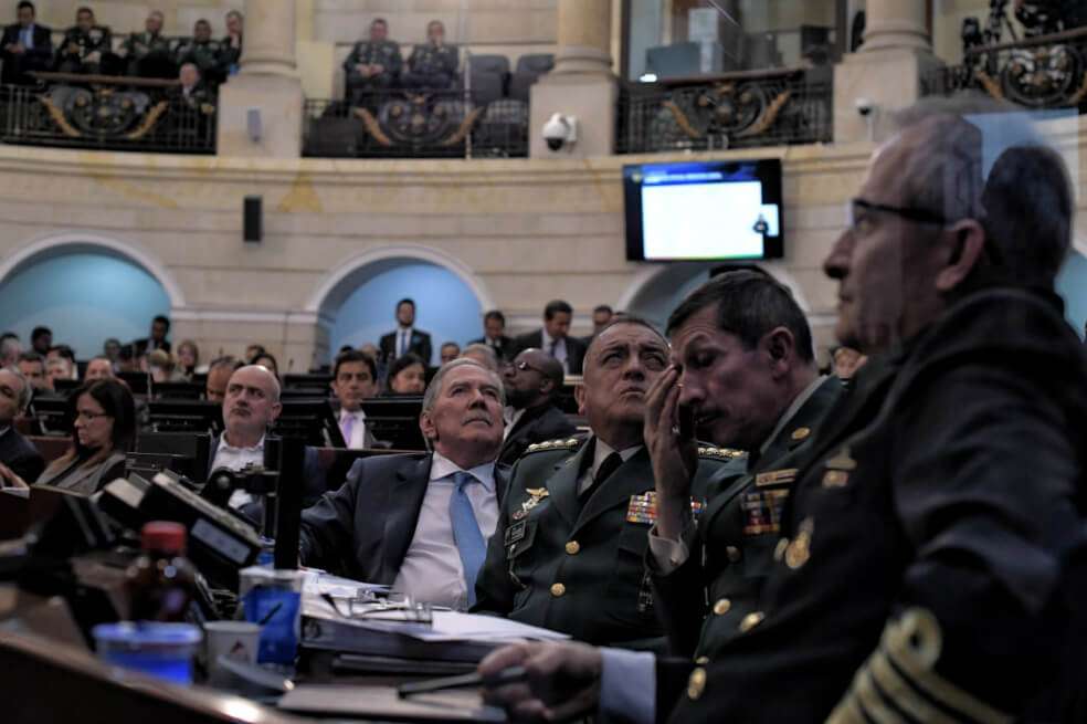 El ministro Botero llegó acompañado de Nicacio Martínez, comandante del Ejército, y otros altos mandos de la Fuerza Pública. / Mauricio Alvarado - EE