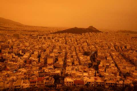 Una nube de polvo del desierto del Sahara descendió sobre Atenas, Grecia