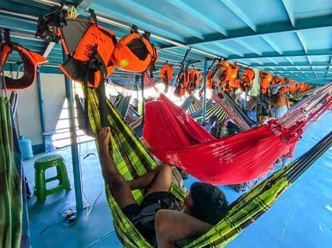 Indígenas liberarían turistas extranjeros retenidos en la Amazonía peruana
