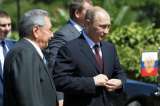 Raúl Castro pide petróleo a Rusia por problemas de suministro con Venezuela