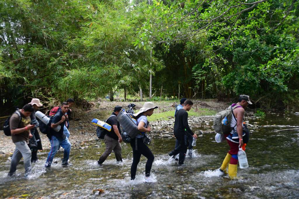 Migrantes en Capurgana que pasan por el Darién en la nueva ruta migratoria