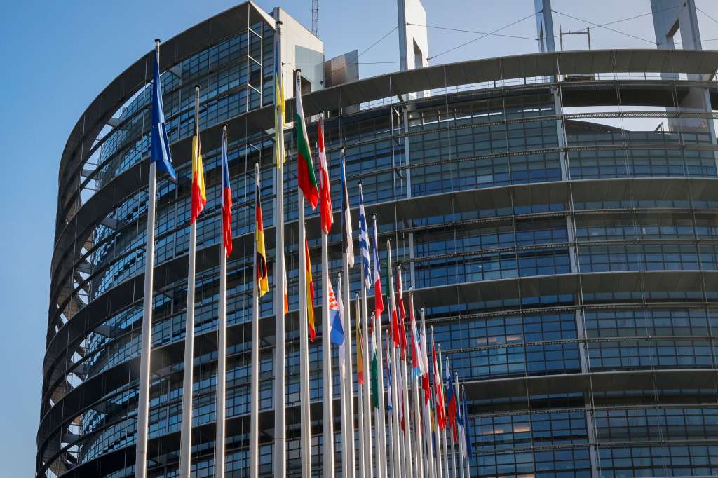 Strasbourg (France), 12/12/2022.- Flags in front of the European Parliament in Strasbourg, France, 12 December 2022. Belgian federal prosecutor said in a statement four of six people within the European Parliament were detained on 09 December and have been charged with 'participation in a criminal organization, money laundering and corruption' and remanded in custody. Greek MEP and European Parliament Vice President Eva Kaili has reportedly been among those arrested in an investigation into suspected bribery by a Gulf state. (Francia, Estrasburgo) EFE/EPA/JULIEN WARNAND