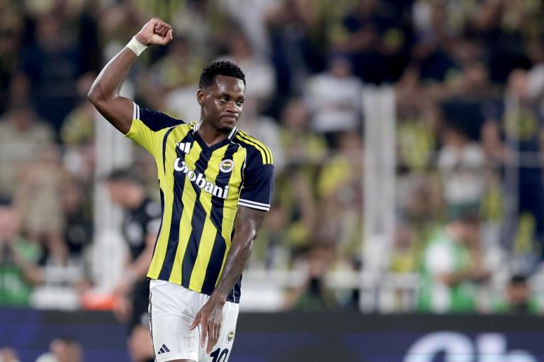Durán reapareció con un golazo y selló la remontada del Fenerbahce: video