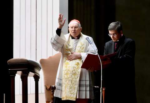 ¿Quién es el cardenal que acompañará al papa Francisco hasta el final?