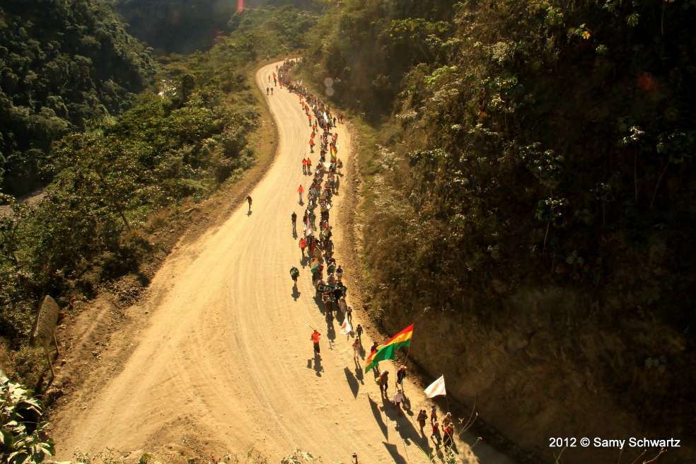 Más de un mes se demoraron los indígenas en llegar a La Paz, en 2011, cuando marcharon en defensa del Territorio Indígena Parque Nacional Isiboro Sécure (TIPNIS), que se ve amenazado por una de las carreteras más ambiciosas de Bolivia  / © Samy Schwartz (2011)
