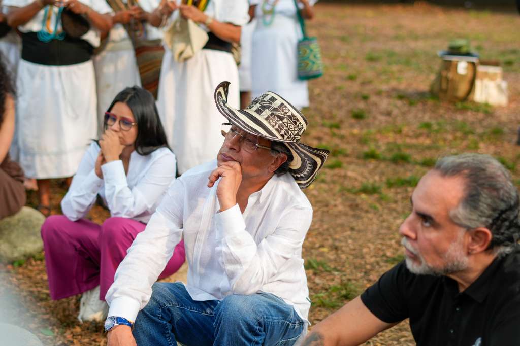 Presidente Gustavo Petro viajó a la Sierra Nevada de Santa Marta acompañado por la directora del Dapre, Angie Rodríguez, y el ministro del Interior, Armando Benedetti.