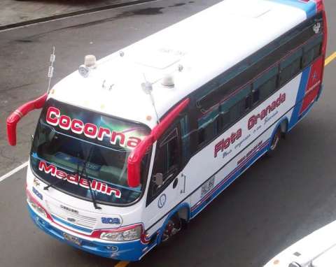 Denuncian atraco masivo a un bus intermunicipal en la autopista Medellín-Bogotá