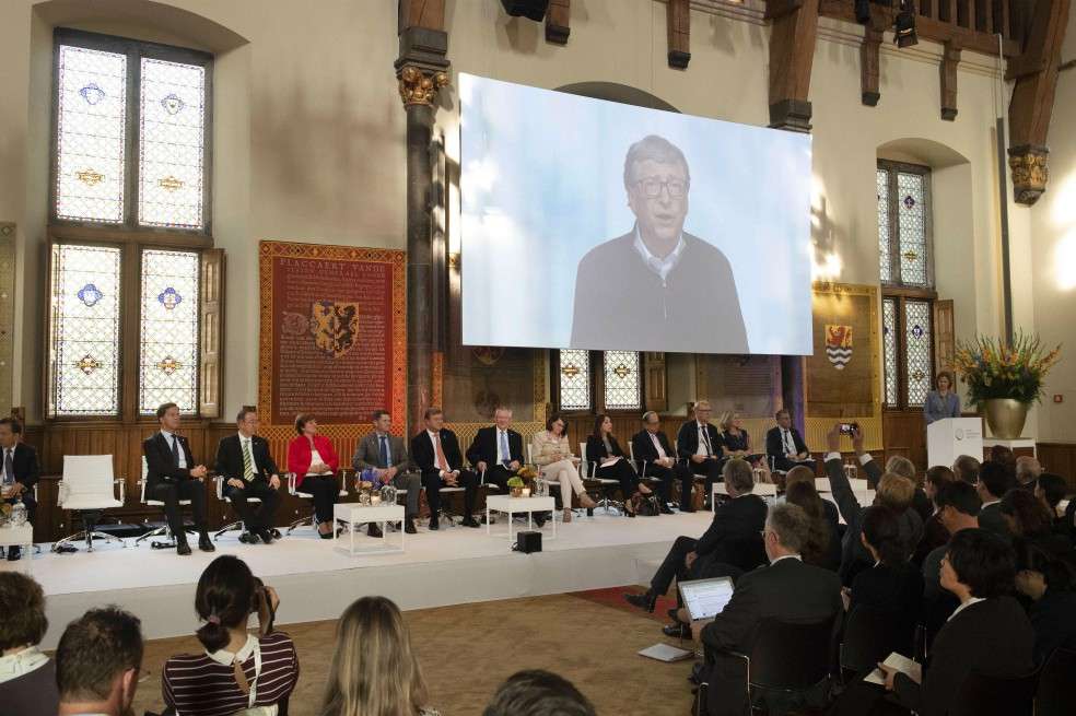 El empresario estadounidense Bill Gates interviene por videoconferencia en la Comisión Internacional sobre adaptación y lucha contra el cambio climático presentada en La Haya. / EFE