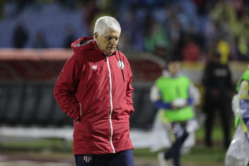 Comesaña vivió nueve ciclos como entrenador del Júnior. Como DT del club barranquillero ganó tres Ligas, una Copa Colombia y una Superliga. Como jugador conquistó el título de 1977.