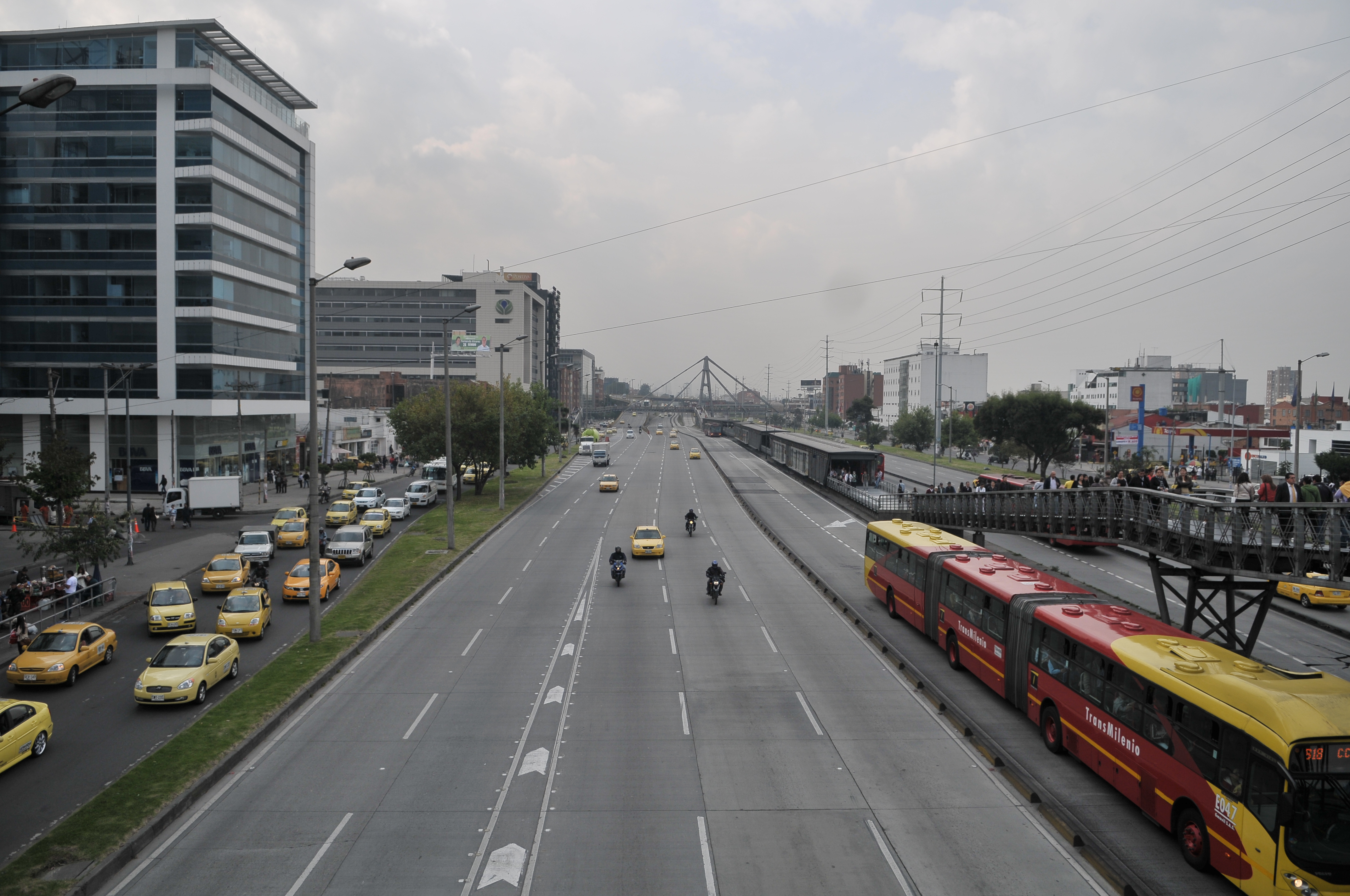 Varios aspectos de las calles de la capital durante el día sin carro