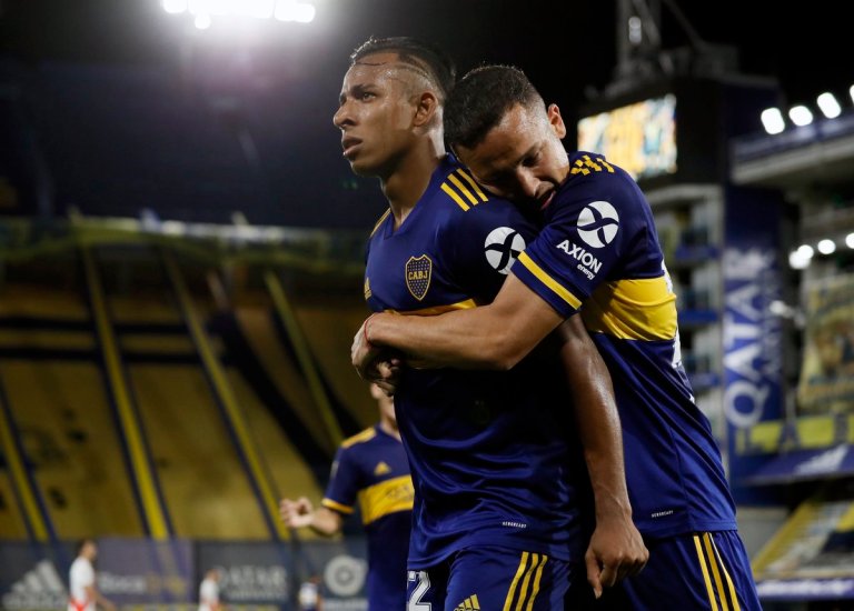 Con un golazo, Sebastián Villa salió figura del superclásico