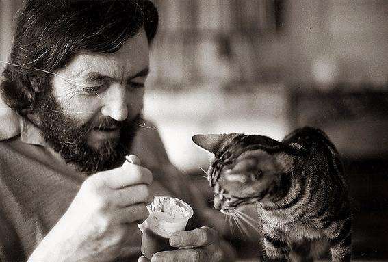 Julio Cortázar, uno de los escritores que se enfrentaron con sus textos a las dictaduras del cono sur en los años 70.  / Cortesía