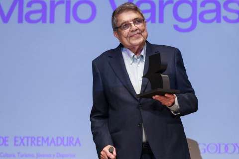 Sergio Ramírez gana el Premio de la VI Bienal de Novela Mario Vargas Llosa