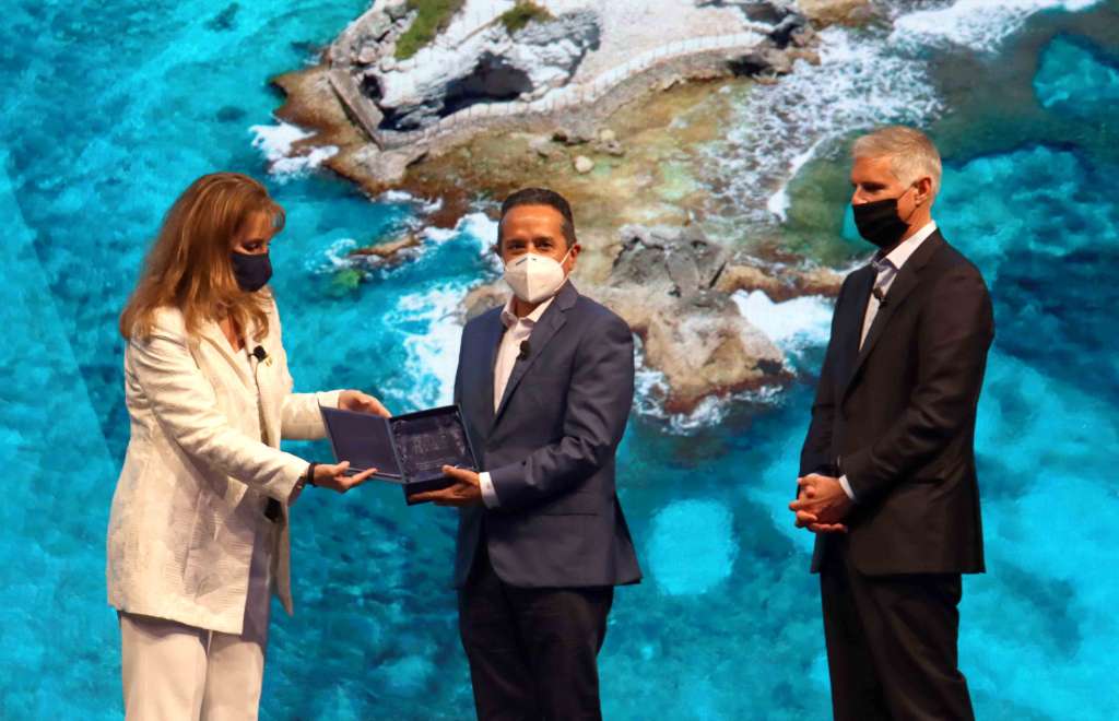 El Gobernador de Quintana Roo, Carlos Joaquín González, recibió el Global Leadership Award.